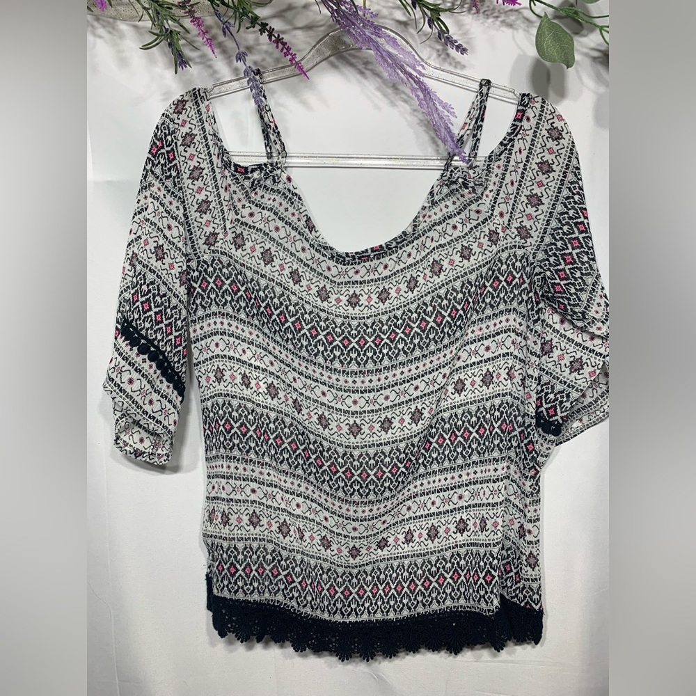 Arizona Jean Co. Juniors Cold Shoulder Top
